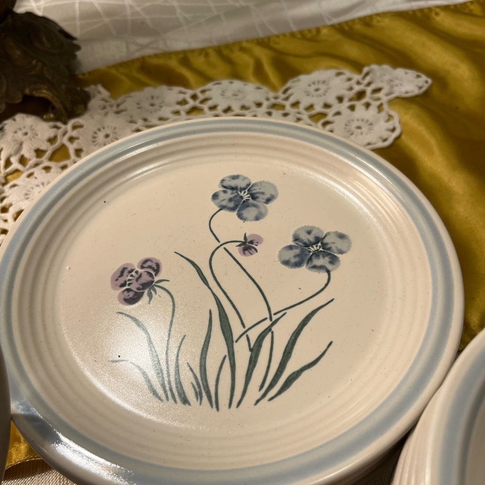 Floral Pattern Dinnerware Set - Picture 4 of 6